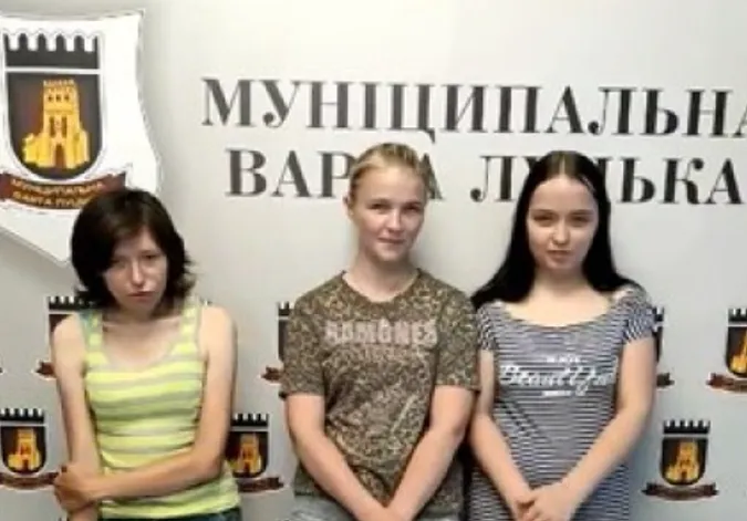 Жінки, які поцупили квіти з Центрального парку Луцька, попросили вибачення (відео)