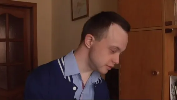 Любить історію і шукає роботу: зворушлива історія лучанина із синдромом Дауна (відео)