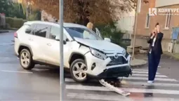 У Луцьку – аварія біля історичного: одного з водіїв забрала «швидка» (відео)