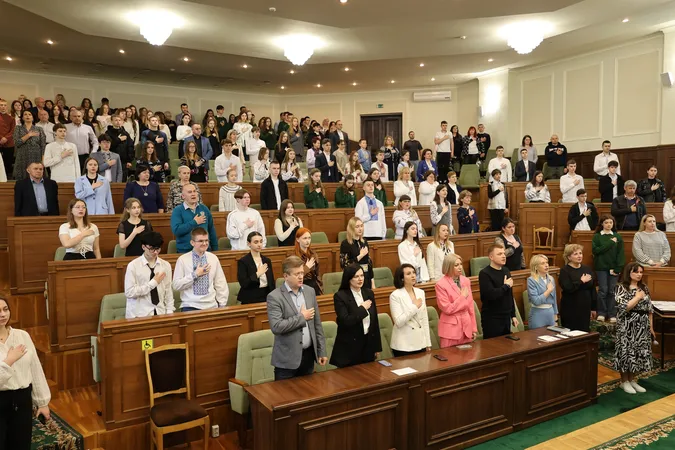 Гордість Волині: у Луцьку відзначили юних інтелектуалів та їхніх наставників (фото)
