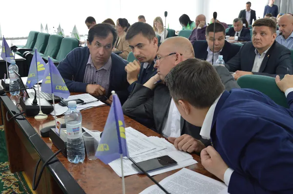 Наради під час сесії  інколи ну дуже необхідні. Фракція ВО «Свобода»
