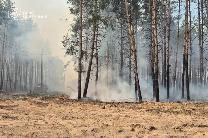 Волинські рятувальники потрапили під обстріл на Донеччині