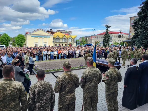 У Ковелі попрощалися з 35-річним сержантом поліції Дмитром Сергієнком (фото)