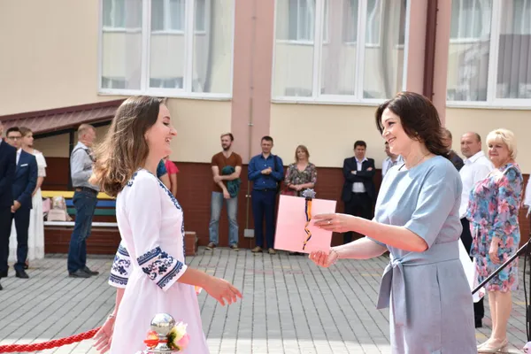 Випускникам луцьких шкіл вручили золоті та срібні медалі (фото)