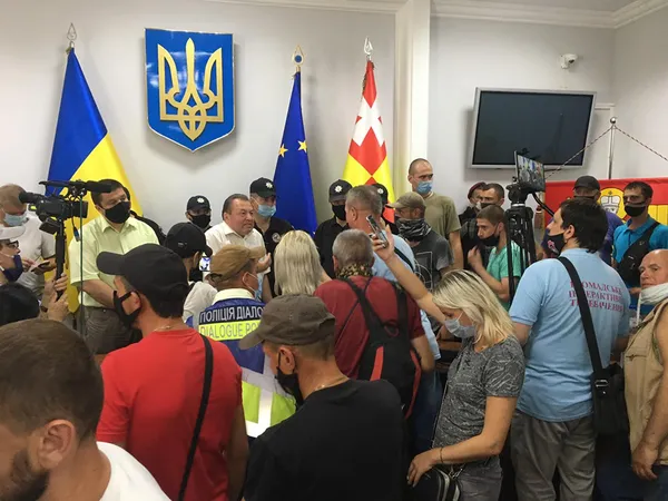 У стінах Луцькради мітинг: чого вимагають (ВІДЕО, ФОТО, ОНОВЛЕНО)