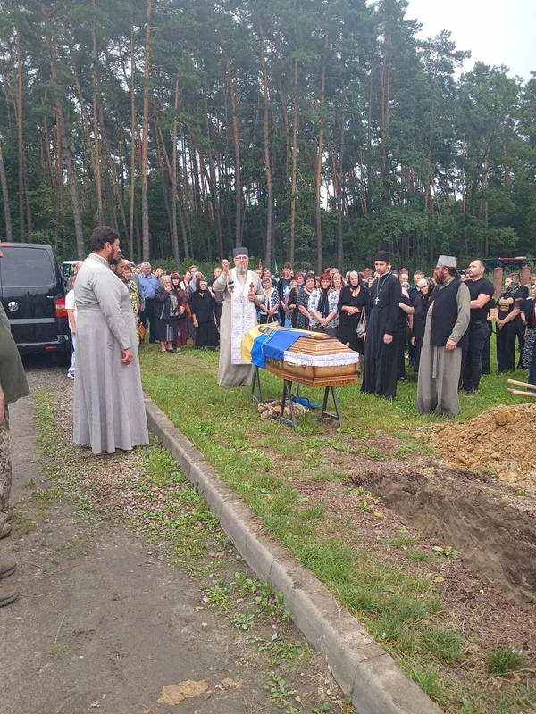 Через більш як три роки назавжди повернувся додому у Ківерці загиблий воїн Віталій Фокін (фото)