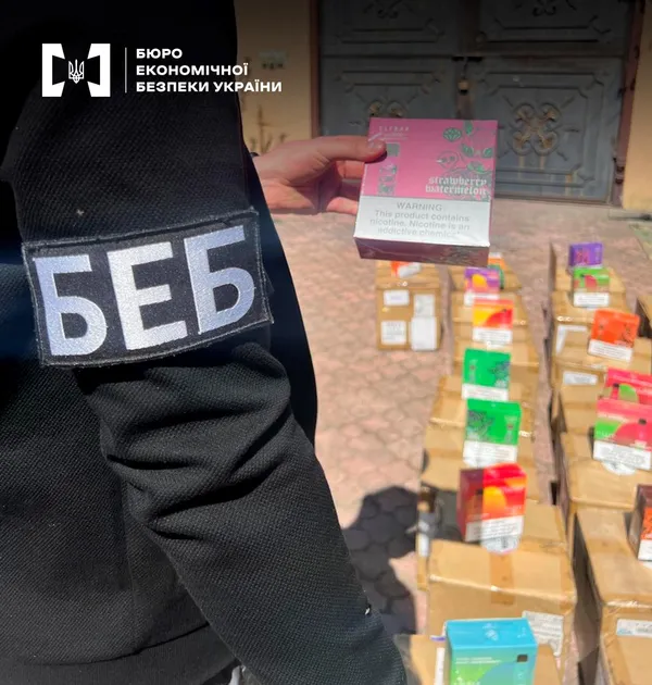 «Електронки» і «жижа»: на Волині в будинку, де живе митник, ховали контрабанду на 3 мільйони (фото)