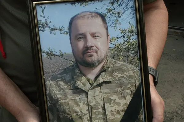 У Луцьку попрощалися з бійцем Андрієм Коробком після повторної експертизи (фото, відео)