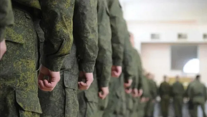 Роблять довідки: на Донеччині чоловіки шукають можливості «відкосити» від війни (перехоплена розмова)