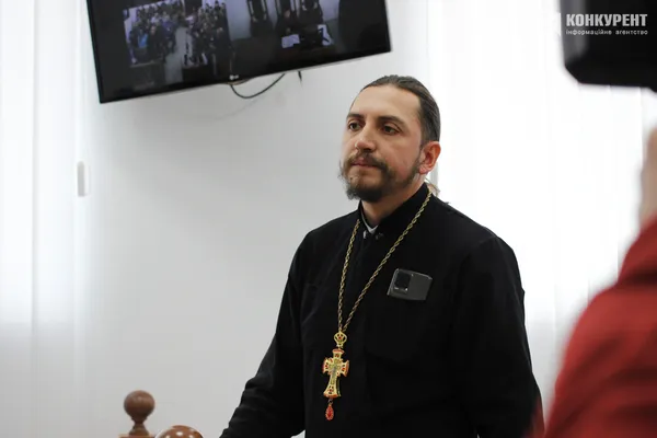 «Я потерпілий»: що казав піп УПЦ МП на суді проти батька Олени Созонюк (репортаж)