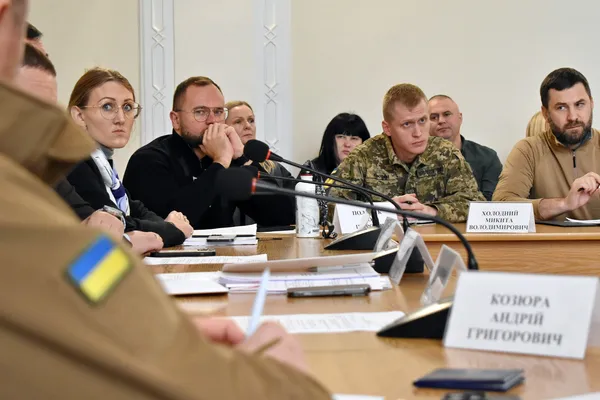 Укриття, система оповіщення та «тривожні кнопки» у закладах освіти: голова ОДА Іван Рудницький провів велику нараду