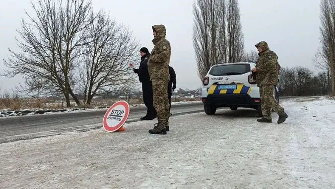 У Рожищі працівники ТЦК зупиняли авто та перевіряли документи водіїв (відео)