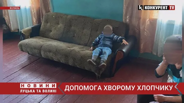 Поліцейська «швидка»: на Волині хвору дитину до лікарні завіз «шериф» (фото, відео)