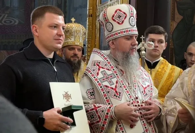 Митрополит Епіфаній вручив орден заступнику голови Волинської ОДА Тарасу Шкітеру за заслуги перед Церквою (фото)
