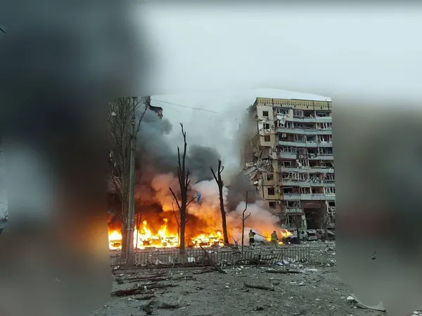 Росіяни попали у багатоповерхівку в Дніпрі, серед поранених – діти
