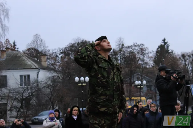 Луцьк: підняли прапор на підтримку військовополонених (фото)