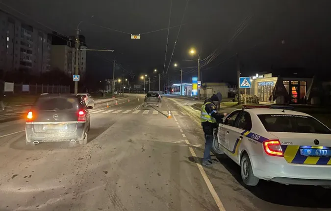 У Луцьку автівка збила жінку на переході: вона – у реанімації