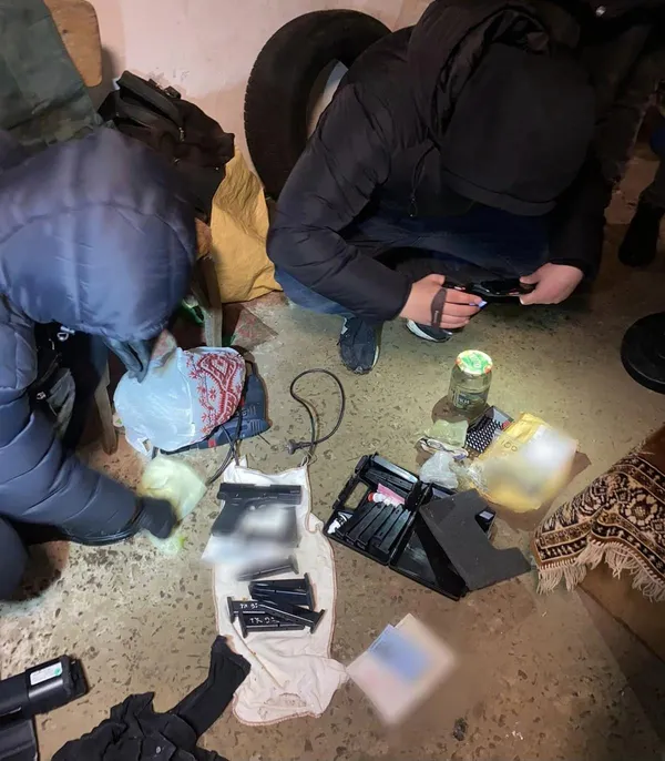 На Волині затримали львів’янина за торгівлю зброєю (фото)