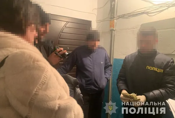 Луцька чиновниця сховала хабар від перевізника у квартирі колишнього чоловіка: подробиці, як все було