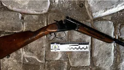 Вдома у 32-річного жителя Луцького району знайшли гранату, обріз і «травку» (фото)
