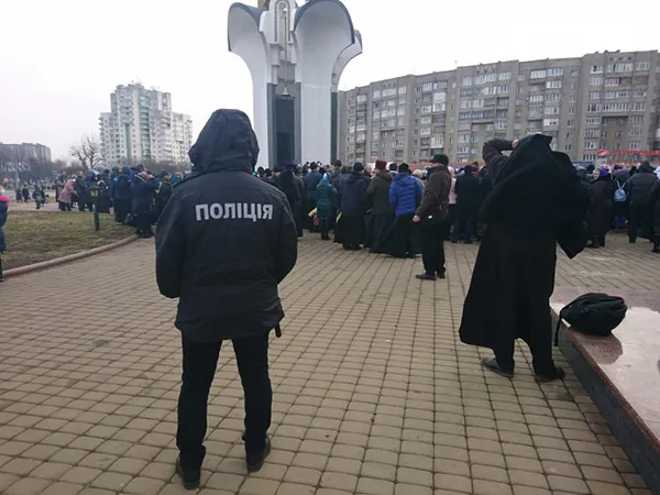У Луцьку прихильники УПЦ (МП) просять захисту (фото, оновлюється)