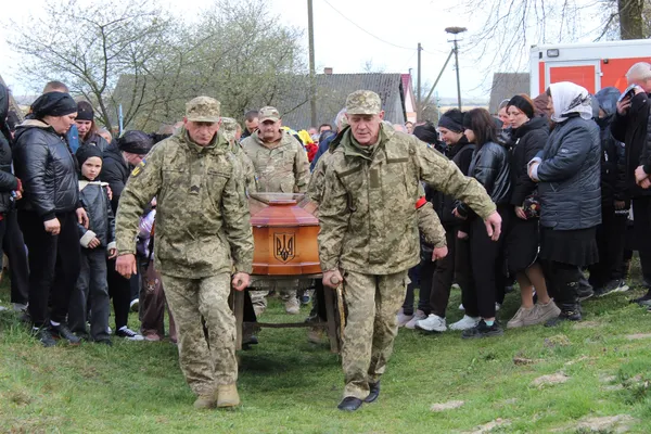 На Волині попрощалися з 25-річним захисником Антоном Хвостюком (фото)