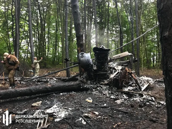 Показали фото з місця падіння військового вертольота