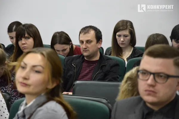 Пізніше Тарас Яковлев час від часу заходитиме на сесії, і лише іронічно посміхатиметься слухаючи про що говорять його опоненти в політичному житті