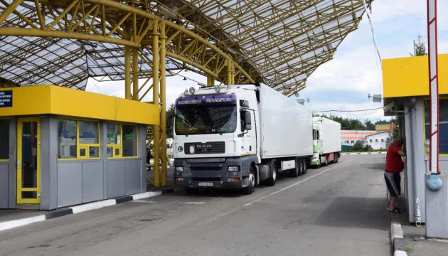 У пункті пропуску «Ягодин-Дорогуськ» відновили рух вантажівок