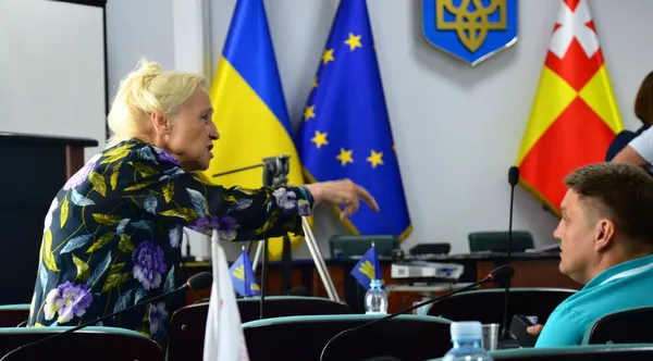 Пані Людмила знищує Сергія Булу та Костянтина Петрочука, який за кадром...