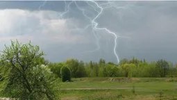 На Волині прогнозують грози і пориви вітру (відео)