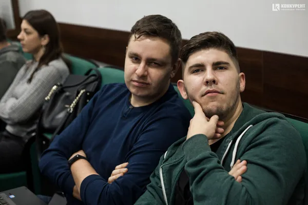 Із вогнем миру і співами: якою була остання в 2019 році сесія Луцької міської ради (фото)