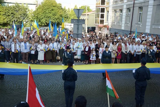 Патріотичний Facebook: волиняни діляться вишиванками і прапорами (фото)