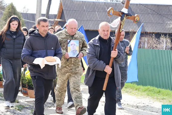 Пройшов полон і пекло АТО: на Волині попрощалися з воїном Олександром Домальчуком (фото)