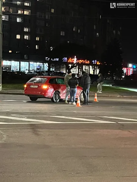 У Луцьку на Київському майдані влупилися дві автівки (фото)