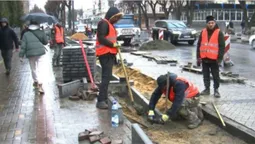 Тимчасово перекриють дорогу: у Луцьку відновили ремонт проспекту Волі (фото, відео)