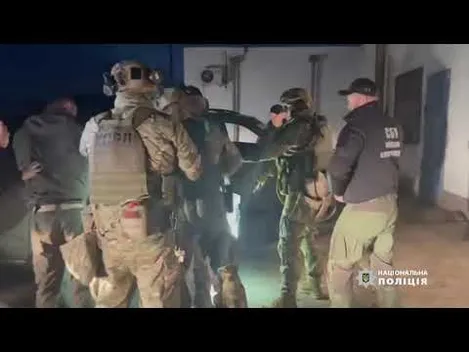 Волинські поліцейські затримали двох торговців трофейною зброєю (фото, відео)