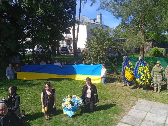 Від отриманих травм помер у лікарні: на Волині попрощались з Героєм Богданом Карвацьким (фото)