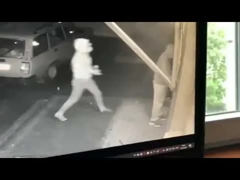 У Луцьку з під'їзду вкрали велосипед (фото, відео)
