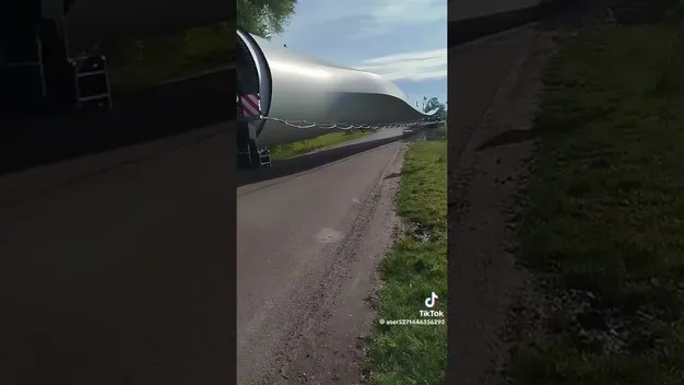 В Іваничівській громаді встановлюють вітряки:  величезні  деталі завозять вантажівками (відео)