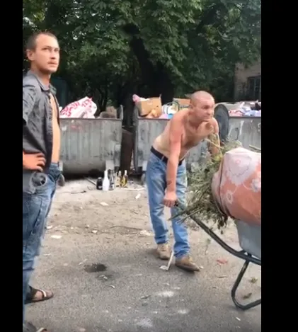 У Луцьку спіймали чергових «зозуль» із тачкою зілля (фото)