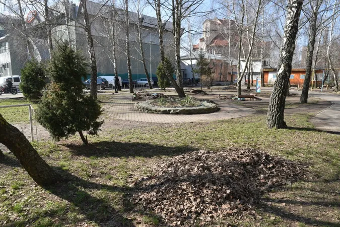 Луцьк чистять від накопиченого за зиму бруду (фото)