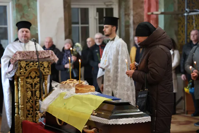 У Луцьку провели в останню дорогу Героя Олександра Круглікова (фото)