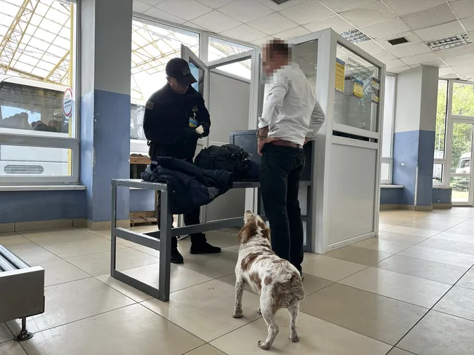 На волинському кордоні Тілсі винюхає наркотики в багажі, одязі та найпотаємніших місцях (фото)