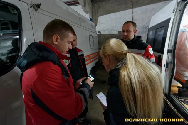 «Інколи немає часу випити чай» – як на Волині працюють ковідні медичні бригади (фото)