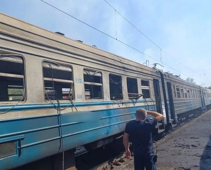 Ворог атакував пасажирський поїзд Укрзалізниці
