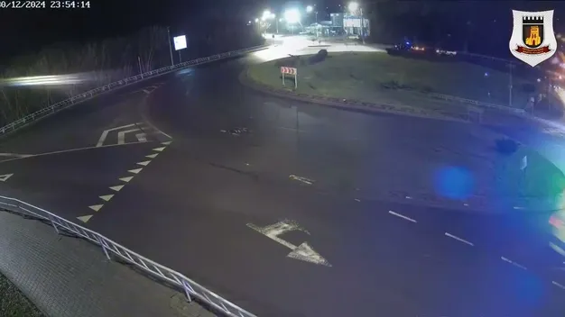 У Луцьку на кільці на Набережній авто протаранило паркан: показали момент зіткнення (відео)