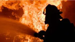 В Боратині горіла господарська споруда – рятувальники знайшли загиблого господаря (відео)