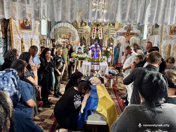 У Нововолинську попрощалися з молодим воїном Дмитром Потураєм (фото)