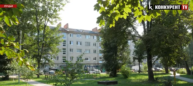 Скандал у Луцьку: шлагбаум пересварив цілу багатоповерхівку (відео)